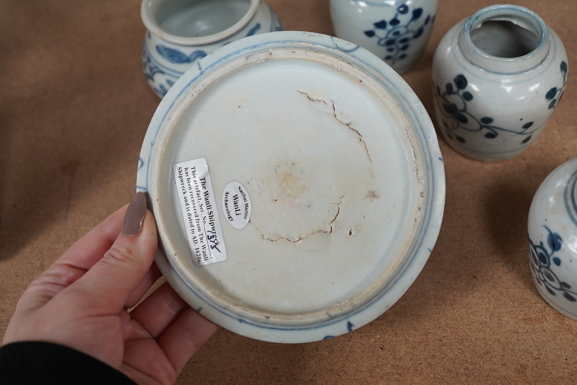 Three Chinese blue and white jars and a dish centre, late Ming dynasty, largest 13cm in diameter. Condition - fair